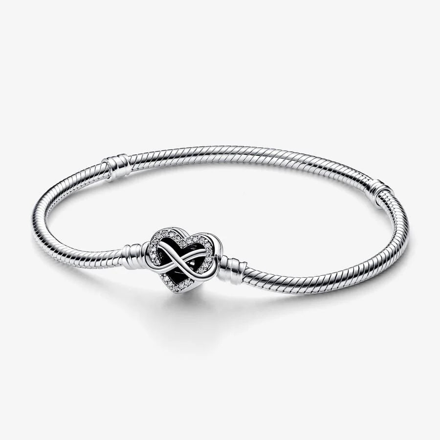 Pulsera con dijes de plata de ley 925